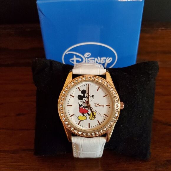 Mickey Mouse Adult Wristwatch Has New Battery and in Great Condition! - Picture 5 of 6